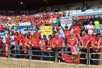 Si l'equip ha estat de 10 a La Romareda, l'afició ha estat un 11. Feia molt de temps que no es recordava un desplaçament tan massiu per part de socis i aficionats del Nàstic, però el de La Romareda ha estat un partit marcat amb una X i en negreta per a la parròquia grana.