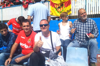 Si l'equip ha estat de 10 a La Romareda, l'afició ha estat un 11. Feia molt de temps que no es recordava un desplaçament tan massiu per part de socis i aficionats del Nàstic, però el de La Romareda ha estat un partit marcat amb una X i en negreta per a la parròquia grana.