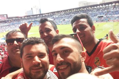 Si l'equip ha estat de 10 a La Romareda, l'afició ha estat un 11. Feia molt de temps que no es recordava un desplaçament tan massiu per part de socis i aficionats del Nàstic, però el de La Romareda ha estat un partit marcat amb una X i en negreta per a la parròquia grana.