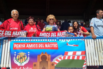 Si l'equip ha estat de 10 a La Romareda, l'afició ha estat un 11. Feia molt de temps que no es recordava un desplaçament tan massiu per part de socis i aficionats del Nàstic, però el de La Romareda ha estat un partit marcat amb una X i en negreta per a la parròquia grana.