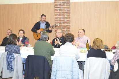 Celebració a la Febró de la tradicional festa de la plantada del pi, que se celebra cada Primer de Maig. Enguany la celebració ha comptat amb la presènia de l'Arquebisbe de Tarragona, Jaume Pujol.