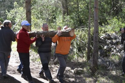 Celebració a la Febró de la tradicional festa de la plantada del pi, que se celebra cada Primer de Maig. Enguany la celebració ha comptat amb la presènia de l'Arquebisbe de Tarragona, Jaume Pujol.