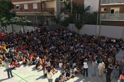 Concentració a diversos municipis de Camp de Tarragona en rebuig a la violència de l'1-O