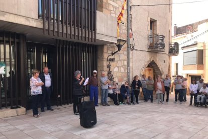 Concentración en varios municipios de Campo de Tarragona en rechazo a la violencia del 1-O