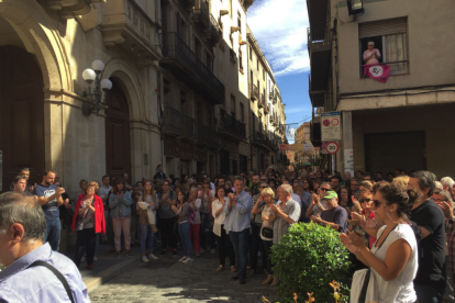 Concentración en varios municipios de Campo de Tarragona en rechazo a la violencia del 1-O