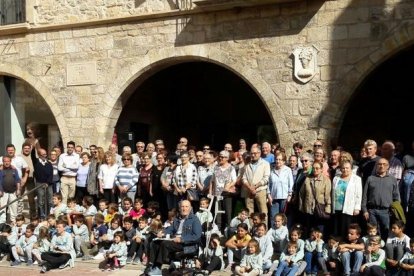 Concentración en varios municipios de Campo de Tarragona en rechazo a la violencia del 1-O