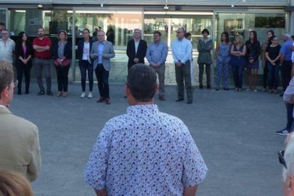 Concentración en varios municipios de Campo de Tarragona en rechazo a la violencia del 1-O