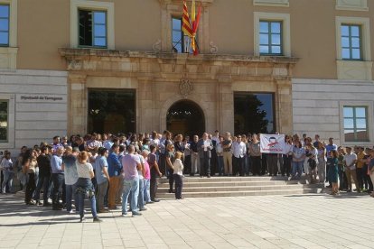 Concentración en varios municipios de Campo de Tarragona en rechazo a la violencia del 1-O