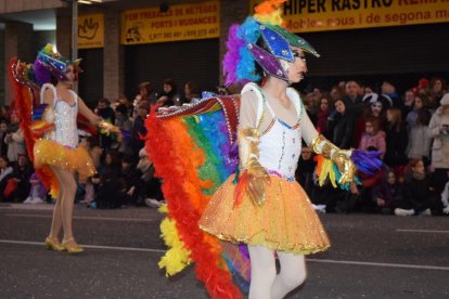 Imatges de les comparses que han participat a la Rua de l'Artesania