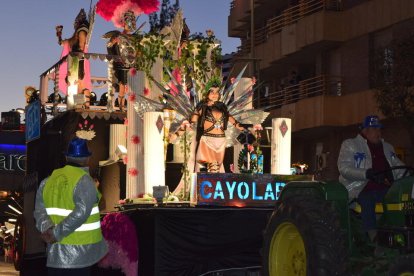 Imatges de les comparses que han participat a la Rua de l'Artesania