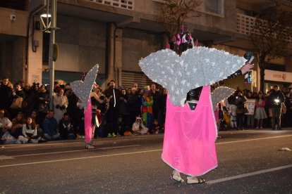 Imatges de les comparses que han participat a la Rua de l'Artesania