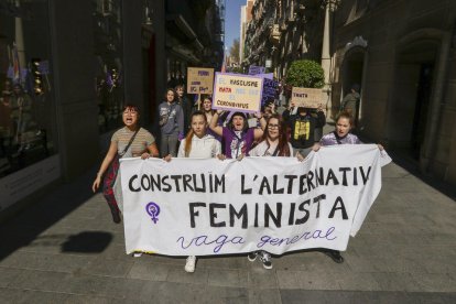 Recull de les millors imatges de la manifestació del Dia de la Dona a Reus