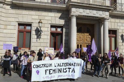 Recull de les millors imatges de la manifestació del Dia de la Dona a Reus