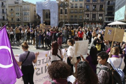 Recull de les millors imatges de la manifestació del Dia de la Dona a Reus