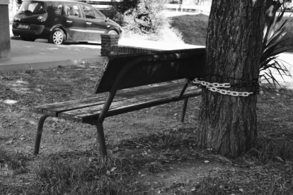 Se trata de un proyecto fotográfico que pretende ser un reflejo de la vida social de los barrios, de las costumbres y de su gente