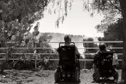 Se trata de un proyecto fotográfico que pretende ser un reflejo de la vida social de los barrios, de las costumbres y de su gente
