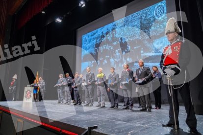 El acto ha sido presidido por el alcalde de Tarragona, Pau Ricomà, y ha contado, entre otros, con la presencia del subdelegado del Gobierno, Joan Sabaté, y del director de los Servicios Territoriales de Interior de la Generalitat, Joan Carles de la Monja.