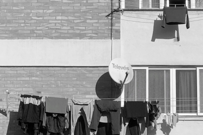 Es tracta d'un projecte fotogràfic que pretén ser un reflex de la vida social dels barris, dels costums i de la seva gent