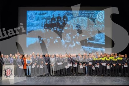 El acto ha sido presidido por el alcalde de Tarragona, Pau Ricomà, y ha contado, entre otros, con la presencia del subdelegado del Gobierno, Joan Sabaté, y del director de los Servicios Territoriales de Interior de la Generalitat, Joan Carles de la Monja.