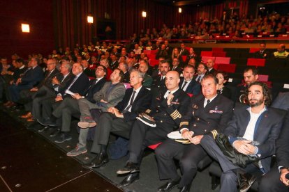 Imatges de l'entrega de medalles i felicitacions durant l'acte de festivitat de la Guàrdia Urbana de Tarragona
