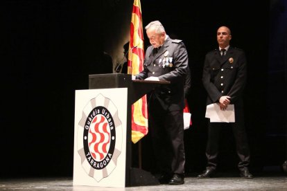 Imatges de l'entrega de medalles i felicitacions durant l'acte de festivitat de la Guàrdia Urbana de Tarragona