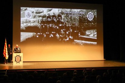 Imatges de l'entrega de medalles i felicitacions durant l'acte de festivitat de la Guàrdia Urbana de Tarragona