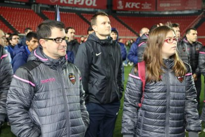 Imatges de la presentació dels divuit equips participants