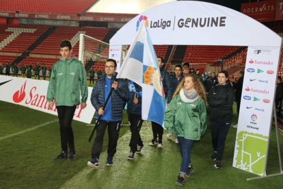 Imatges de la presentació dels divuit equips participants