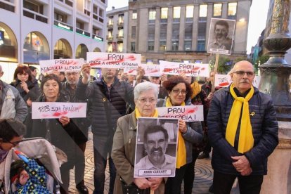Concentració a la Plaça Prim de Reus en suport d'Òmnium Cultural