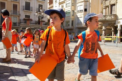 Els escolars de Reus participen en l''Hola Sant Pere' recreant el Basilisc