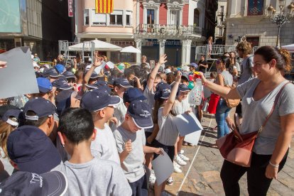 Els escolars de Reus participen en l''Hola Sant Pere' recreant el Basilisc