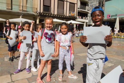 Els escolars de Reus participen en l''Hola Sant Pere' recreant el Basilisc