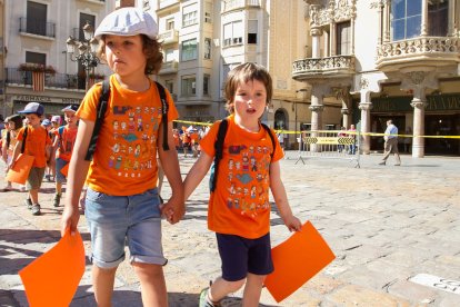Els escolars de Reus participen en l''Hola Sant Pere' recreant el Basilisc