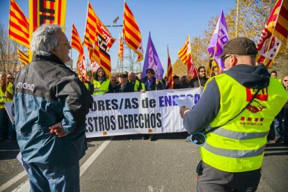 Més d'un centenar de persones han participat en aquesta aturada de treball