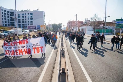 Concentración y cortes de la mañana en Tarragona (I)