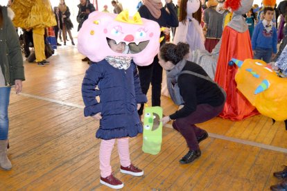 Trobada de nans, cap-grossos i gegantons a Vila-seca dins la festa major de Sant Antoni.