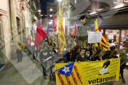 Concentració por la democracia delante del Ayuntamiento de Reus.