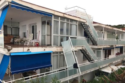 La forta tempesta de pluja i vent que aquest dimecres ha afectat al Camp de Tarragona ha deixat un rastre de desperfectes que moltes poblacions.