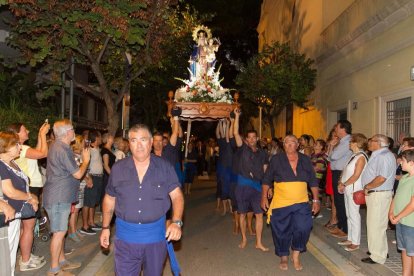 Sortida de la Verge de Santa Maria del Mar i anada en processó