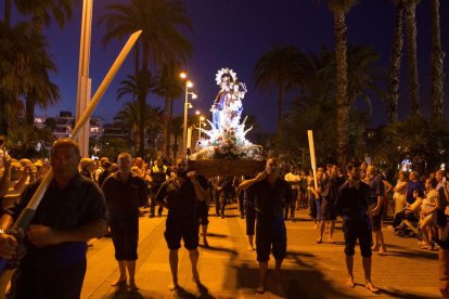 Sortida de la Verge de Santa Maria del Mar i anada en processó