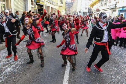 Recull fotogràfic de la desfilada que ha tingut lloc el matí de diumenge
