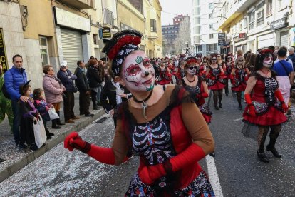 Recull fotogràfic de la desfilada que ha tingut lloc el matí de diumenge
