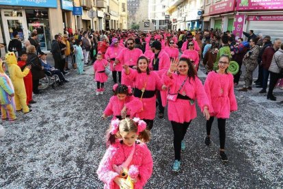 Recull fotogràfic de la desfilada que ha tingut lloc el matí de diumenge