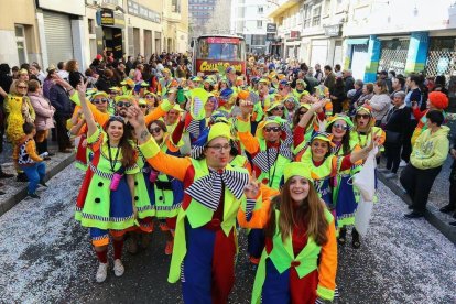Recull fotogràfic de la desfilada que ha tingut lloc el matí de diumenge