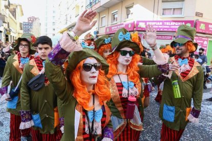 Recull fotogràfic de la desfilada que ha tingut lloc el matí de diumenge