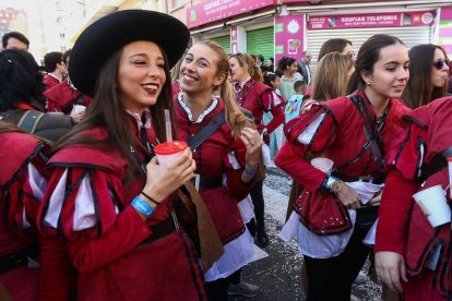 Recull fotogràfic de la desfilada que ha tingut lloc el matí de diumenge