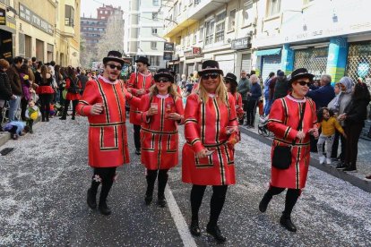 Recull fotogràfic de la desfilada que ha tingut lloc el matí de diumenge