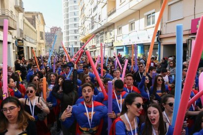 Recull fotogràfic de la desfilada que ha tingut lloc el matí de diumenge