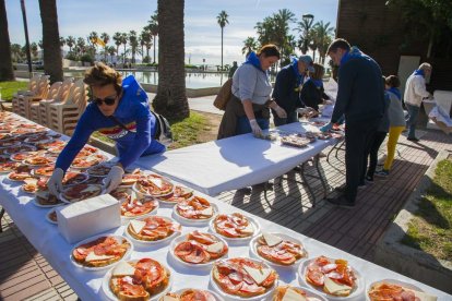 Els salouencs han gaudit del tradicional esmorzar popular