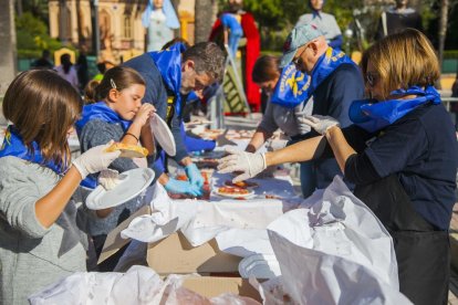 Els salouencs han gaudit del tradicional esmorzar popular